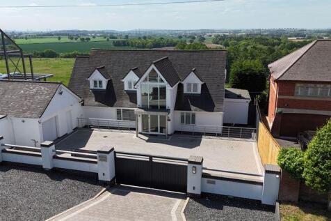 5 bedroom detached house for sale