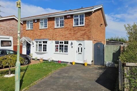 22 Brompton Drive, Amblecote... 2 bed semi