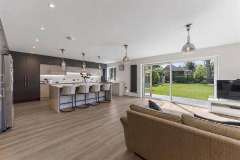 5 bedroom detached house for sale