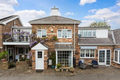 Burnholme Drive, York, YO31 2 bed terraced house for sale