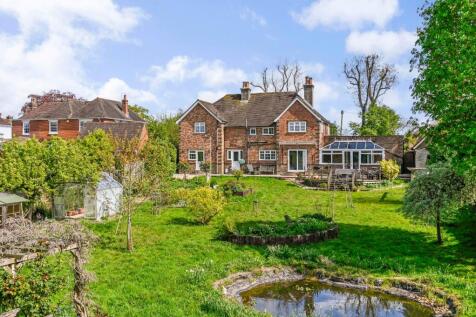 Ashford Road, Tenterden, Kent, TN30 4 bed detached house for sale