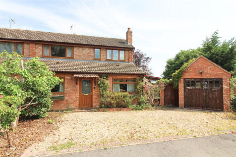 Greenfields Close, Drakes Broughton... 3 bed house for sale