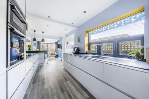 4 bedroom semi-detached house for sale