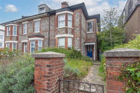 Littlehampton BN17 2 bed flat for sale