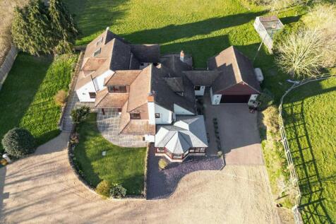 5 bedroom detached house for sale