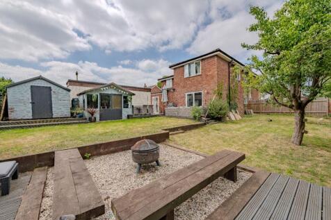 4 bedroom semi-detached house for sale