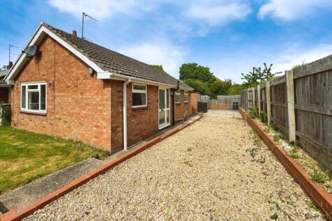 Oaktree Close, Moreton Morrell, Warwick 2 bed semi