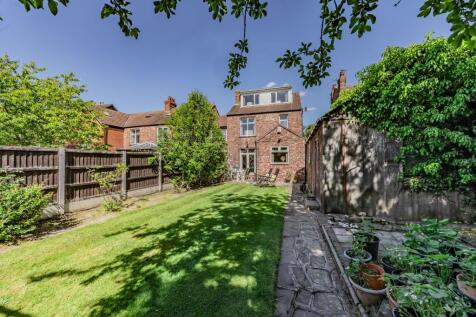 4 bedroom detached house for sale