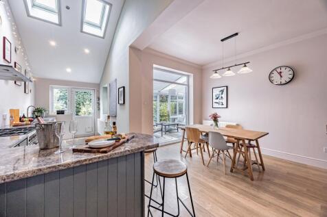 4 bedroom semi-detached house for sale