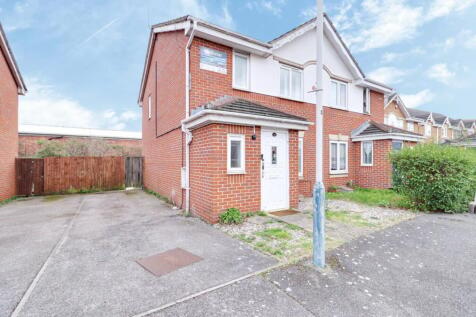 Collingwood Road, Rainham RM13 3 bed semi