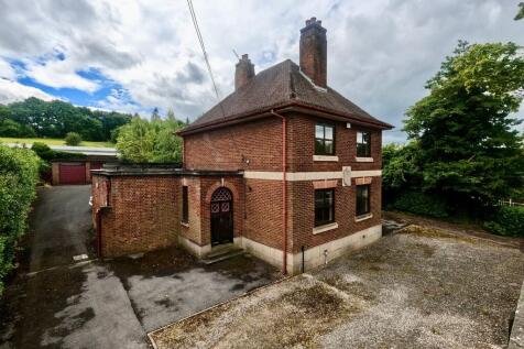 Longton Road, Trentham, ST4 3 bed detached house for sale