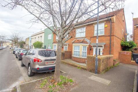 5 bedroom end of terrace house for sale