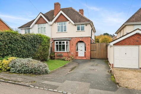 Birmingham Road, Lickey End... 3 bed semi