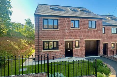 Station Road, Skelmanthorpe... 4 bed semi
