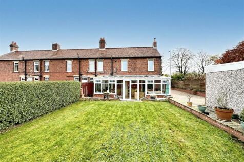 Storthes Hall Lane, Kirkburton... 3 bed end of terrace house for sale