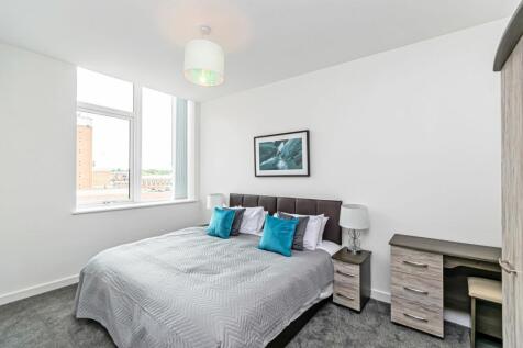 Large apartment, city road. 1 bed apartment for sale