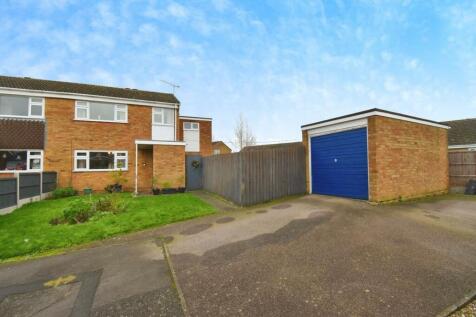 Barnstaple Close, Wigston, LE18 2QX 4 bed semi
