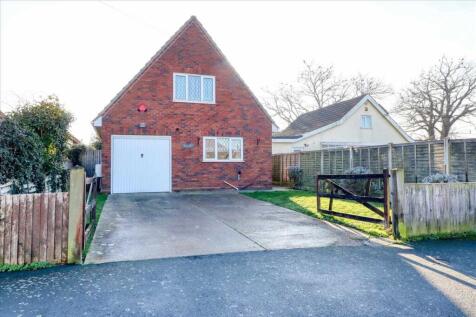 Little Clacton, Little Clacton CO16 2 bed detached house for sale