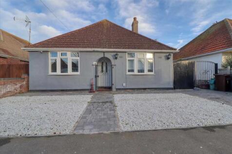 Holland on Sea CO15 2 bed detached house for sale