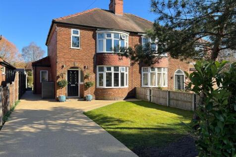 3 bedroom semi-detached house for sale