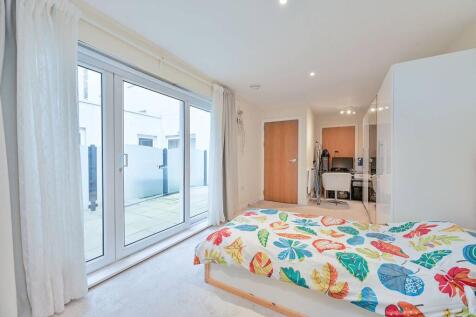 Bromyard House, Acton, London, W3 2 bed flat for sale