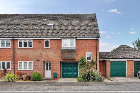 2 bedroom maisonette for sale