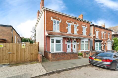 5 bedroom semi-detached house for sale
