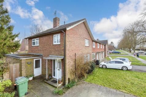 Queen Elizabeth Square, Maidstone ME15 3 bed end of terrace house for sale