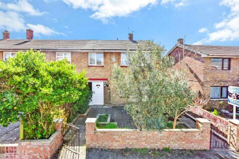 Oakshott Drive, Havant PO9 3 bed end of terrace house for sale