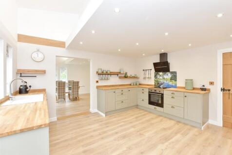 2 bedroom detached house for sale