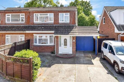 3 bedroom semi-detached house for sale