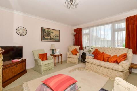 3 bedroom link detached house for sale
