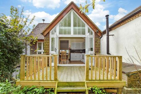 2 bedroom detached house for sale
