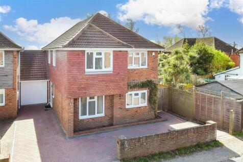 3 bedroom link detached house for sale