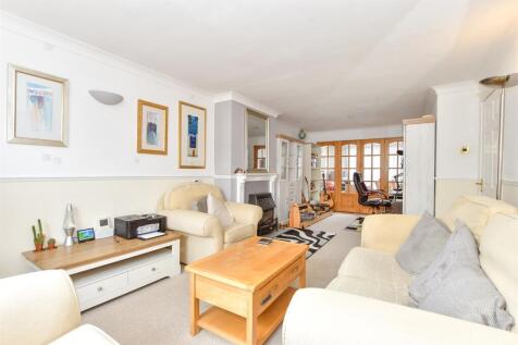 Kingscote Road, Waterlooville PO8 3 bed semi