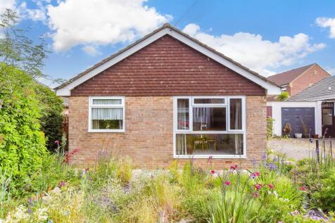 Westmill Road, Newport PO30 2 bed detached bungalow for sale