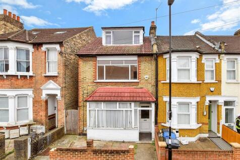 4 bedroom end of terrace house for sale