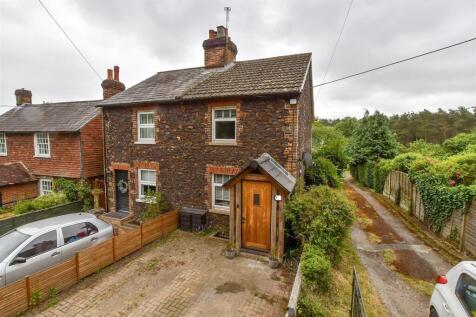 Windmill Hill, Sevenoaks TN15 2 bed end of terrace house for sale