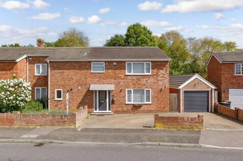 5 bedroom semi-detached house for sale