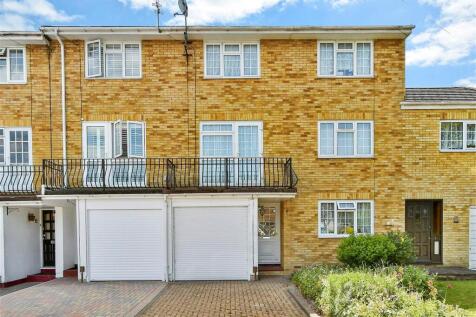 3 bedroom town house for sale