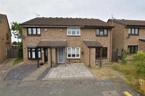 Sarre Avenue, Hornchurch RM12 2 bed terraced house for sale