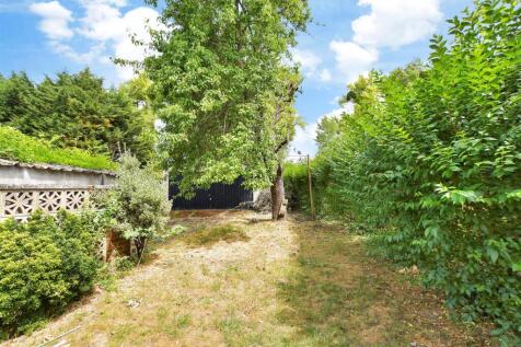 Torquay Gardens, Ilford IG4 3 bed semi