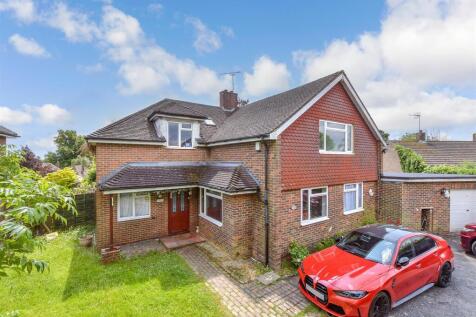 5 bedroom detached house for sale