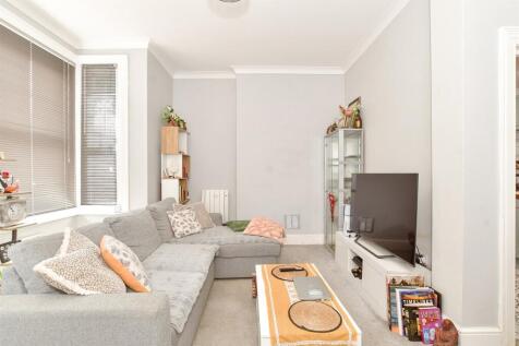 1 bedroom ground floor flat for sale
