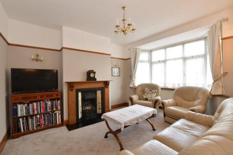 3 bedroom link detached house for sale
