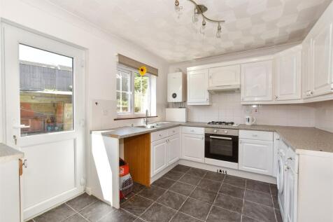 Bramleys, Newport PO30 4 bed detached house for sale
