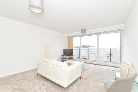 Walderton House, Havant PO9 2 bed flat for sale