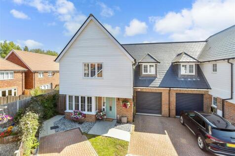 Juniper Court, Ashford TN27 4 bed link detached house for sale