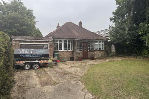 South Drive, Banstead SM7 3 bed detached bungalow for sale