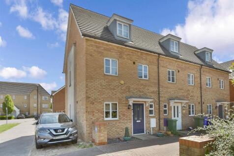 Lloyd Drive, Sittingbourne ME10 4 bed townhouse for sale